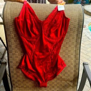 Midenform red all-in-one shaper